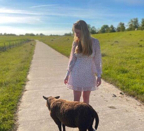 Nadine von relaxASMR Nacktbilder OnlyFans geleakt