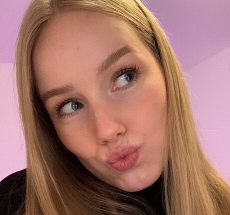 Nadine von relaxASMR OnlyFans-Archiv