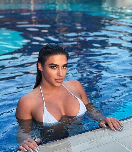 Daria Pluzhnikova Oben ohne OnlyFans