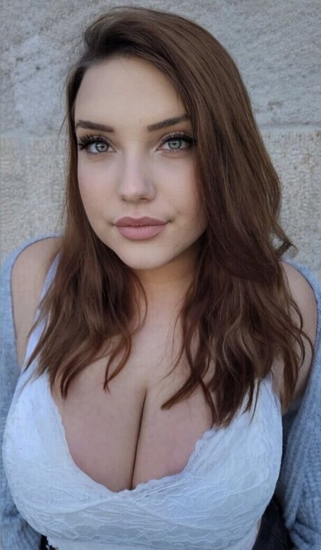 Lara Marie v__ Nackt auf OnlyFans