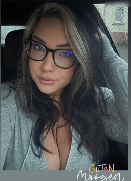 Lara Marie v__ Nacktbilder von OnlyFans