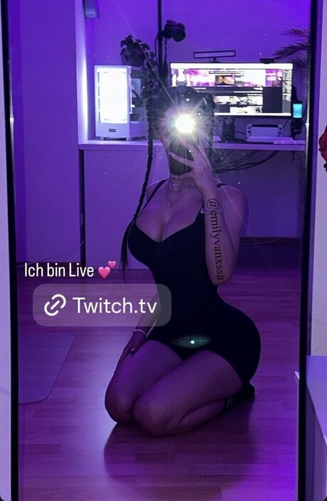 emilyvanxssa OnlyFans Strip