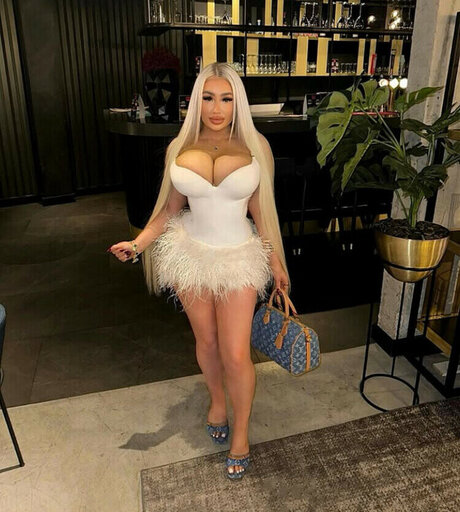 Corrinnadione OnlyFans Bilder