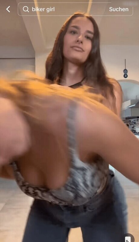 joysemmi OnlyFans nackte Brüste