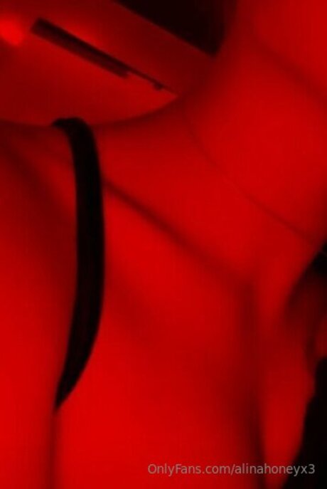 Alinahoneyx3 OnlyFans Nacktbilder geleakt