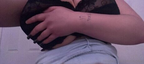 bl00dyh4nd Leaks von Nacktbildern auf OnlyFans