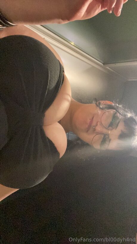 bl00dyh4nd OnlyFans-Sex