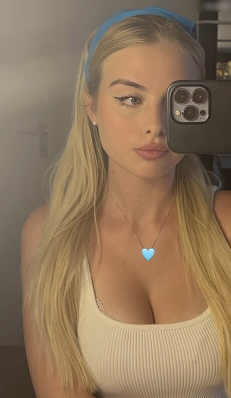 Jellina Strip OnlyFans