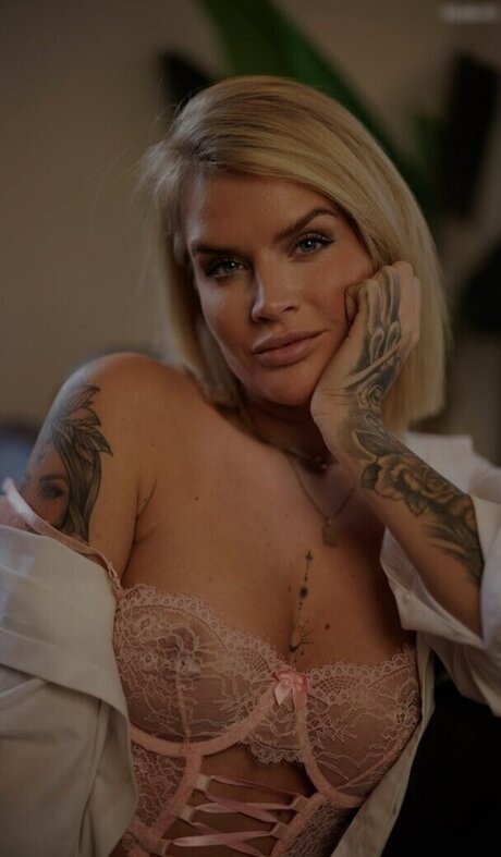 Anna Iffl nder Nacktbilder von OnlyFans