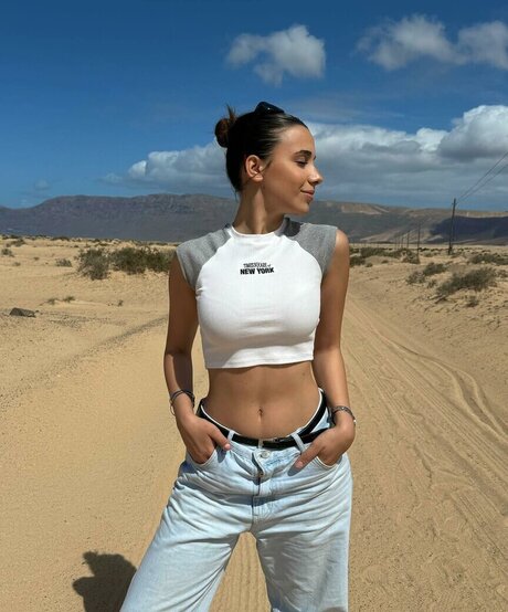 Sara Esp sito OnlyFans Bilder