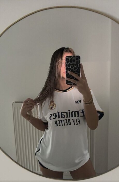 Almira Azemi Heiße OnlyFans Inhalte