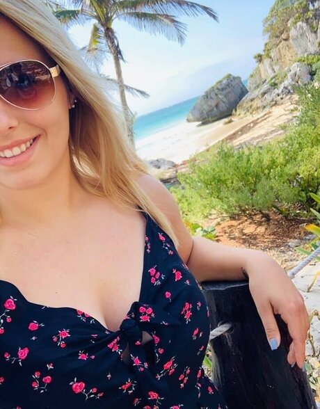 Alinas Landleben OnlyFans Bilder