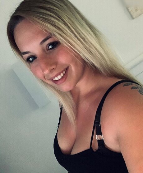 Alinas Landleben Leaks von Nacktbildern auf OnlyFans