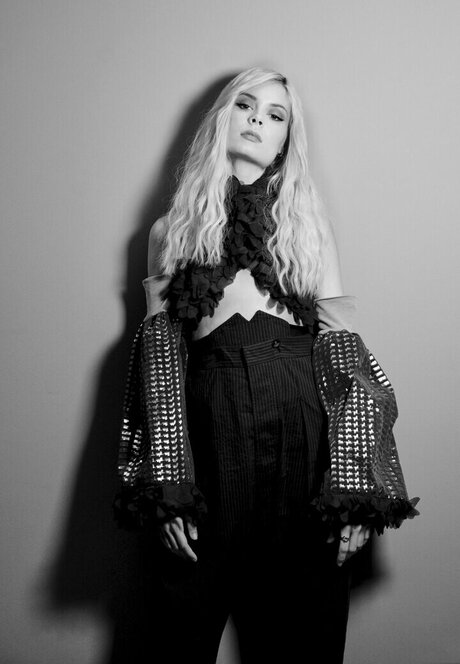 Nina Nesbitt Only ...