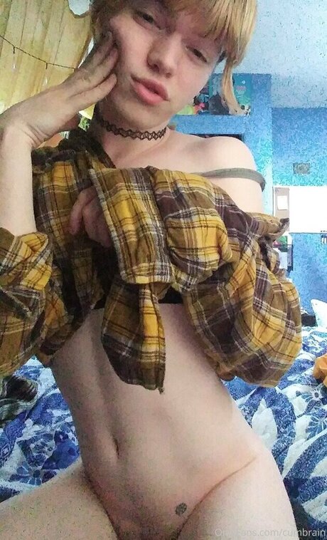 Cumbrain Nacktbilder von OnlyFans
