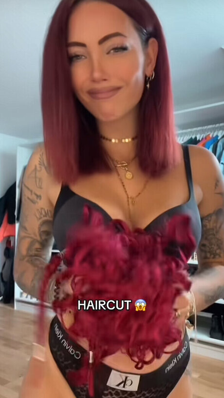 Aline Jost Diraimondo OnlyFans Striptease