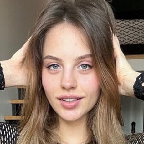 Evelina Kiss Only ...