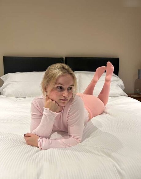 Britney20003 OnlyFans Model Fotos