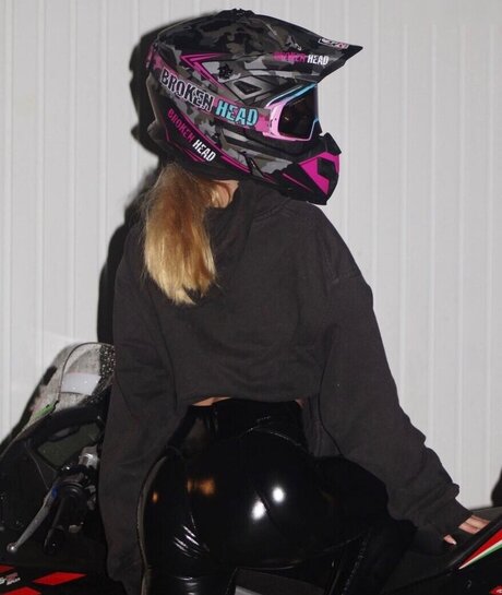 xh elen ax2 Helena Oben ohne OnlyFans