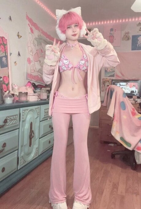 Strawbabyboy OnlyFans Bilder