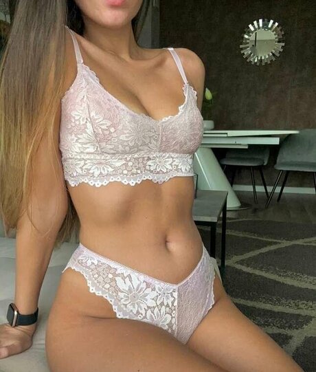 Nurse Olivia Neue geleakte OnlyFans-Inhalte