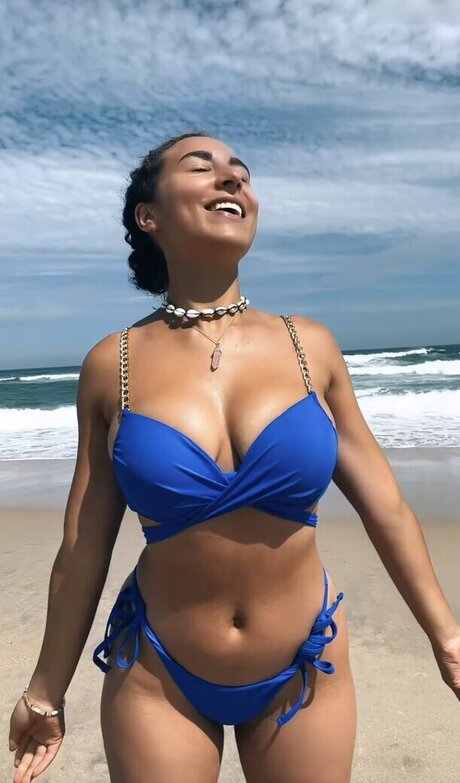 Joanachlips OnlyFans Strip