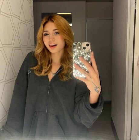 Emilykr0pp OnlyFans Mega