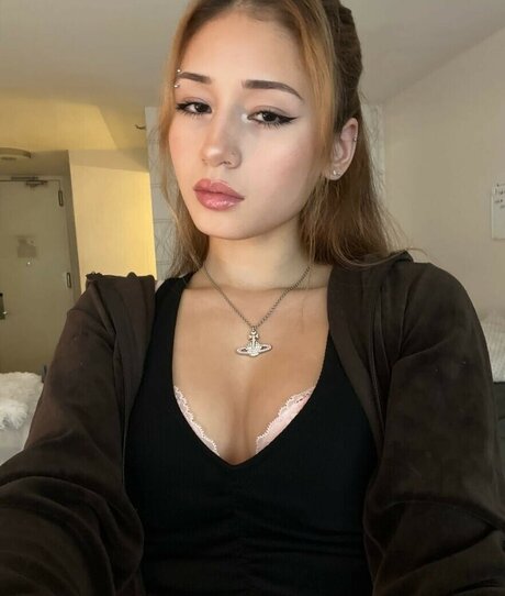 Emilykr0pp OnlyFans Bilder