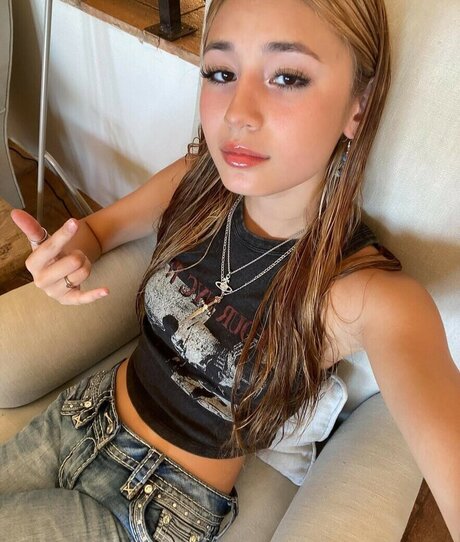 Emilykr0pp OnlyFans-Bilder