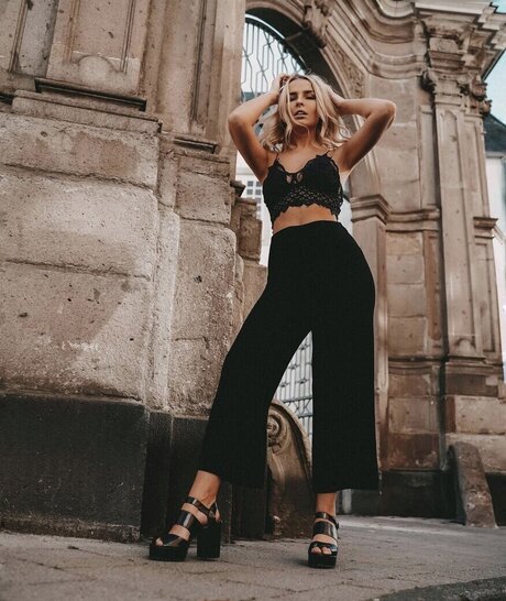 Jana Riva OnlyFans Model Fotos