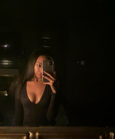 Ari Leigh Brown OnlyFans Model Bilder