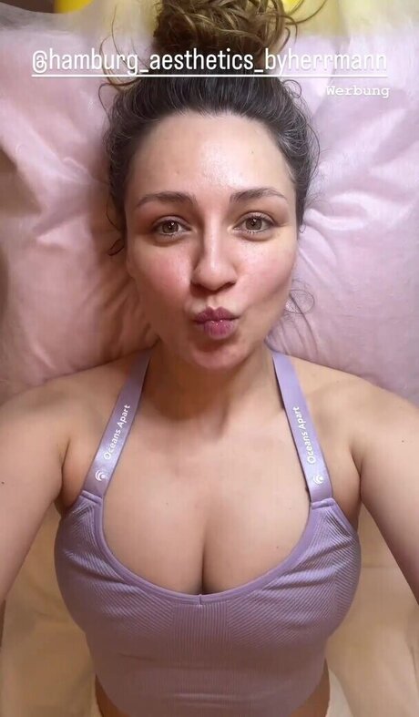 Regina Hixt Nackt auf OnlyFans