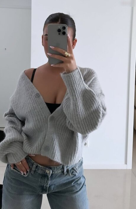 Jasmin Azizam Leaks von Nacktbildern auf OnlyFans