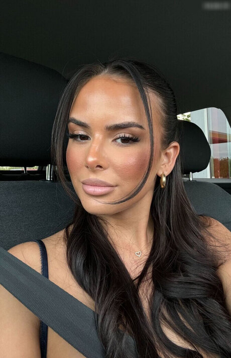 Jasmin Azizam OnlyFans Nacktbilder geleakt