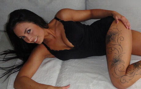 Mina massimo OnlyFans Striptease