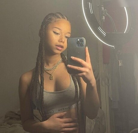 Chevelly OnlyFans Model Bilder