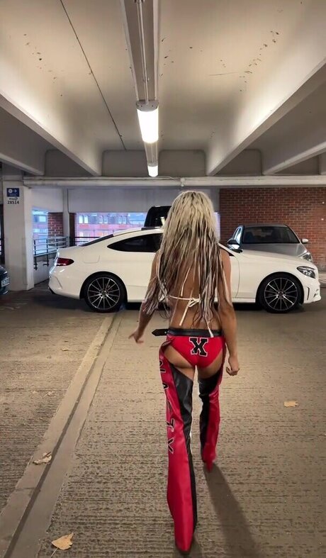 Danielle Harold Sex auf OnlyFans