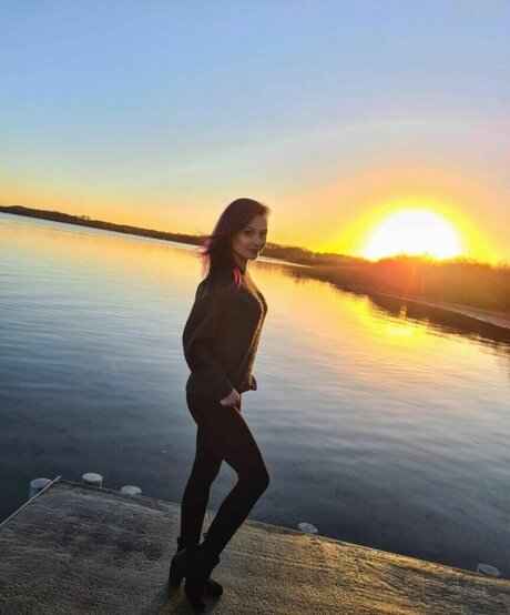 Wer ist sie_ OnlyFans-Bild