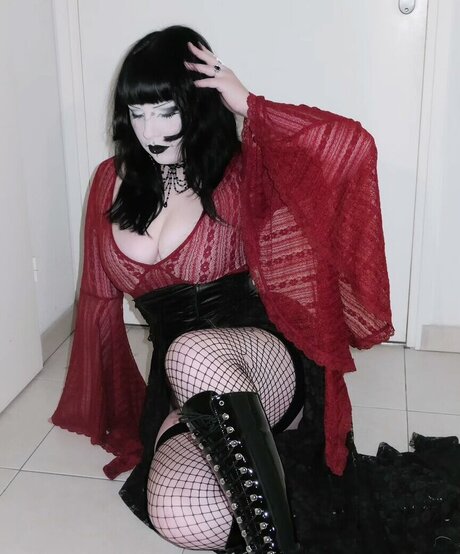gothbynight OnlyFans Inhaltstyp