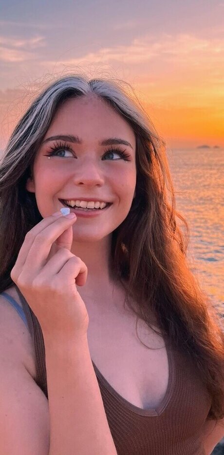 nadinebreaty OnlyFans Model Bilder