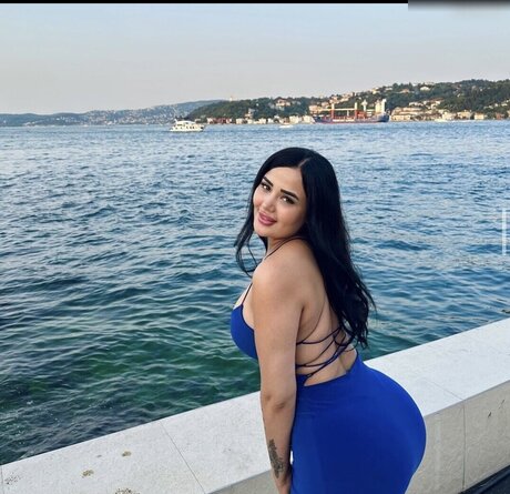 Melek Azad Gratis OnlyFans