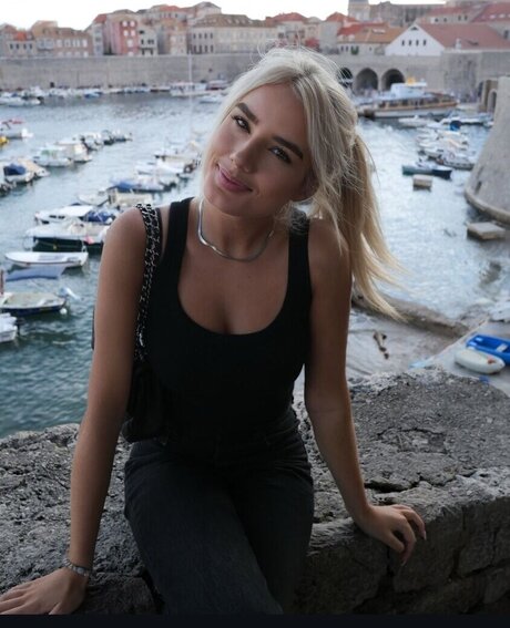 Laura Block OnlyFans nackte Brüste