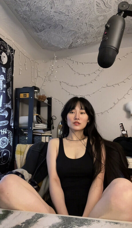 Showmeyourbasement OnlyFans Brüste Bild