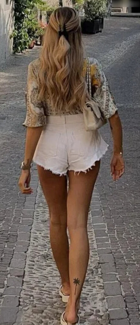 große titten bikini onlyfans sexy nackt Bild