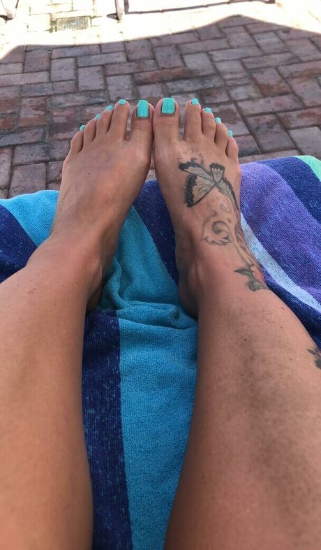 Emelh827 OnlyFans Strip