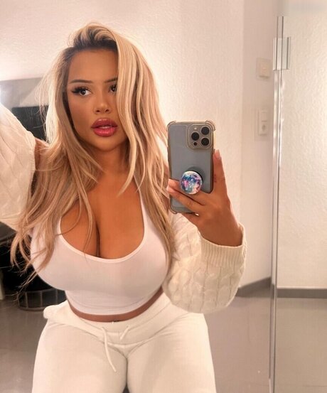 Nilufarsra OnlyFans Nackt