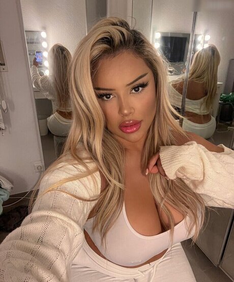 Nilufarsra Nacktbilder von OnlyFans