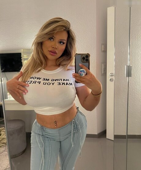 Nilufarsra Nacktbilder von OnlyFans geleakt