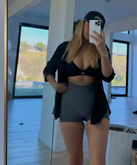 Kiera Bridget OnlyFans Striptease