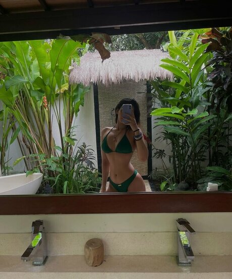 Pakhi Gadh Nacktpornos auf OnlyFans